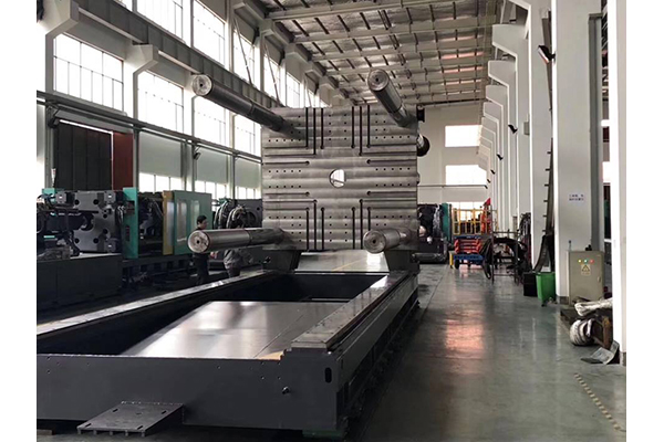   LOG 2800噸夾緊單元 3300噸注塑單元。 根據(jù)您的需求設(shè)計(jì)定制機(jī)器！ 